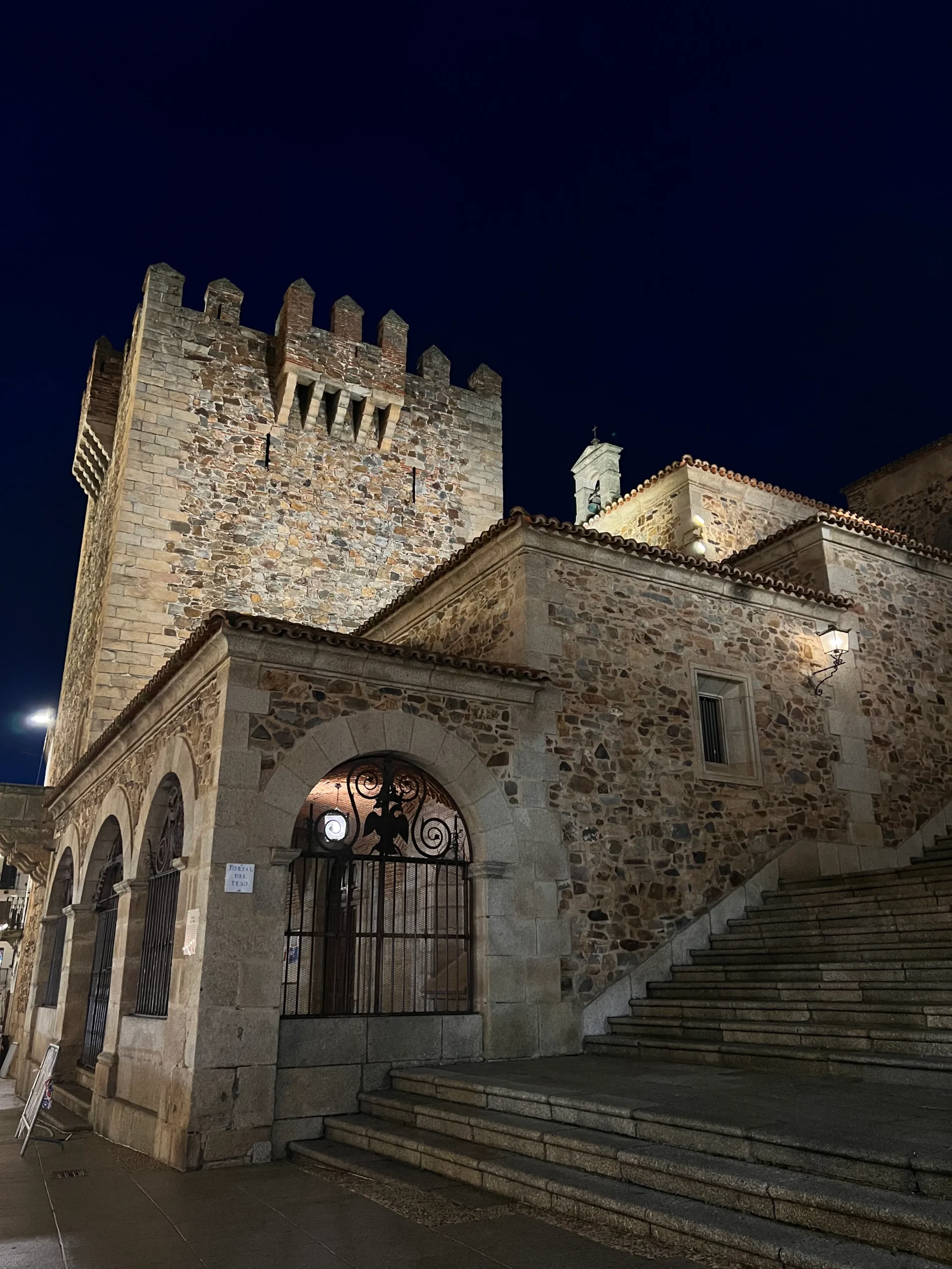 Torre de Bujaco en Cáceres en Free Tour Misterios y Leyendas Cáceres