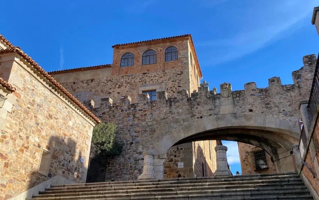 Arco de la Estrella en Free Tour Cáceres